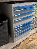 Kleiner Schubladenschrank