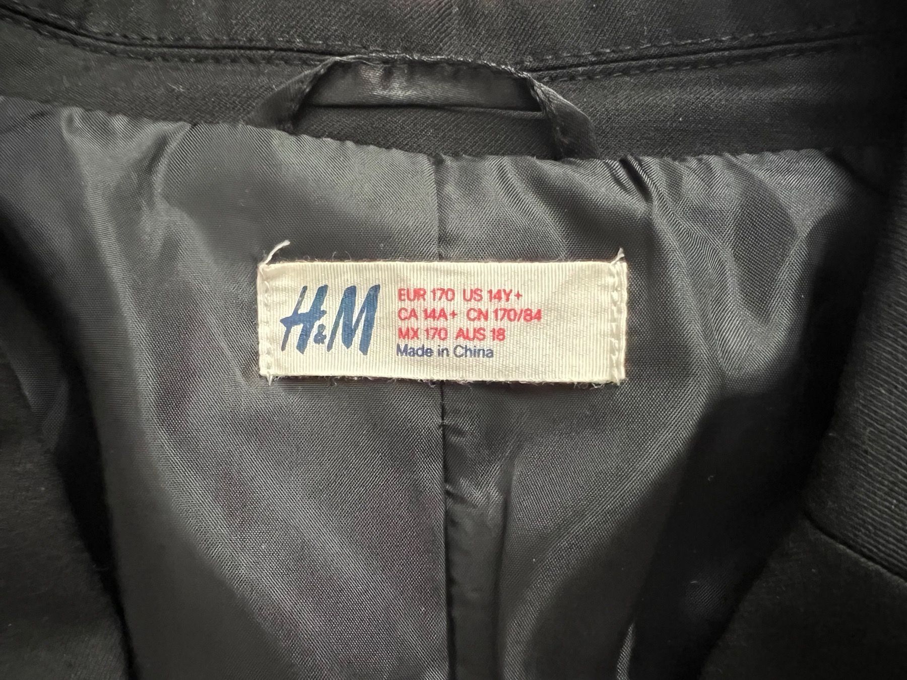H&M Completi: Schwarzes Sakko/Jackett Grösse 170 – Usato da Samedan venduto da TintiFinti 2