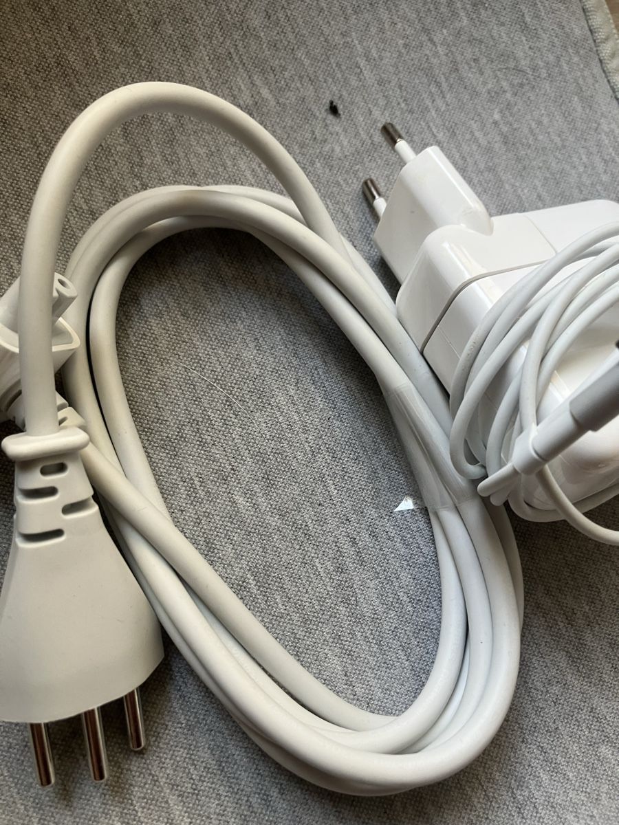 Apple Caricabatterie: 45W MagSafe power adapter – Usato da St-Aubin-Sauges venduto da Sonia-Ka 3