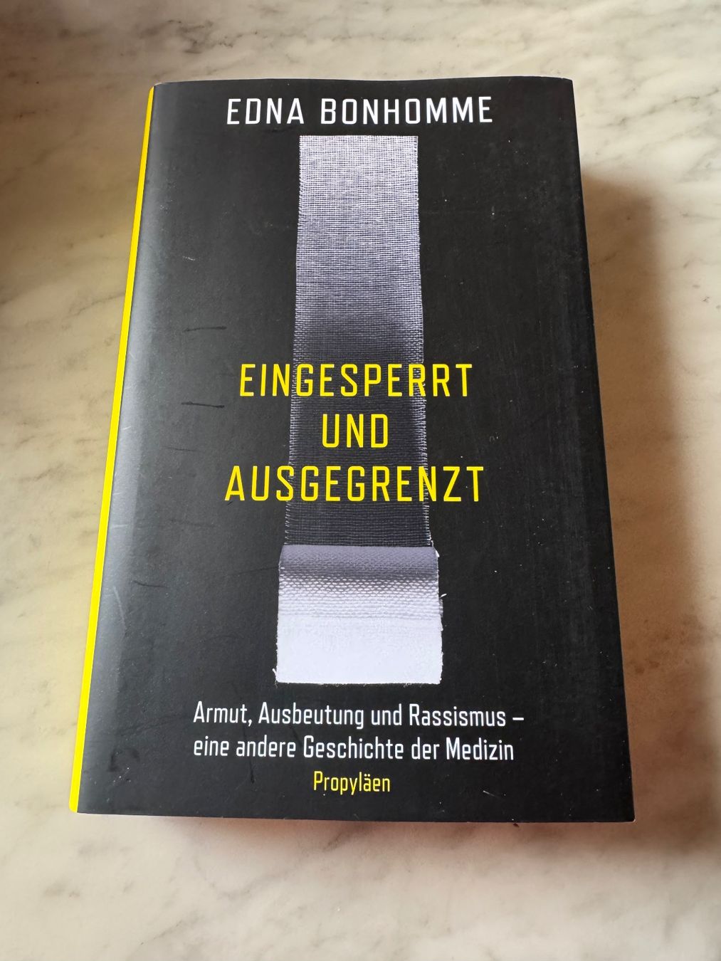 Bücher: EINGESPERRT UND AUSGEGRENZT – Neu (gemäss Beschreibung) aus hägendorf von twilightprincess