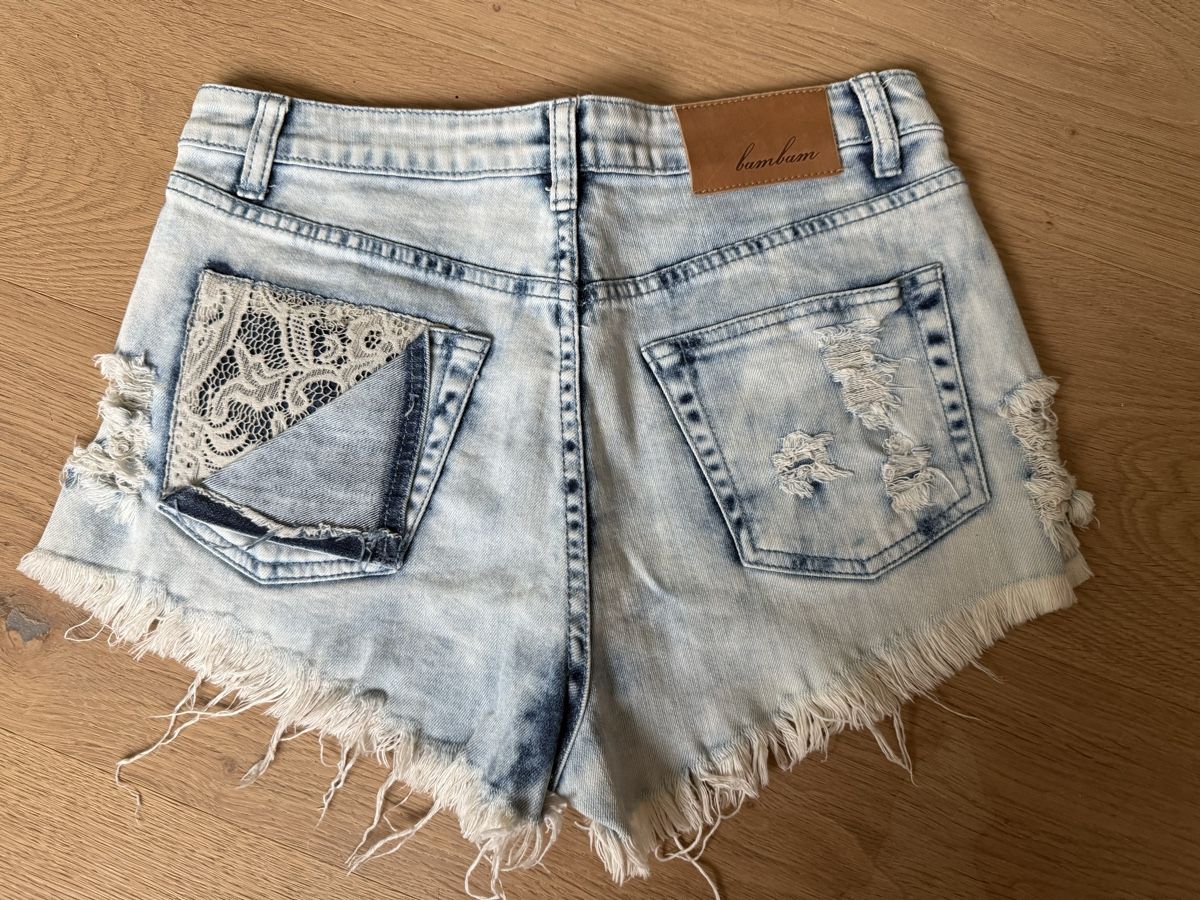 Jeans: Bam Bam Shorts – Usato da Winterthur venduto da 19.19 1