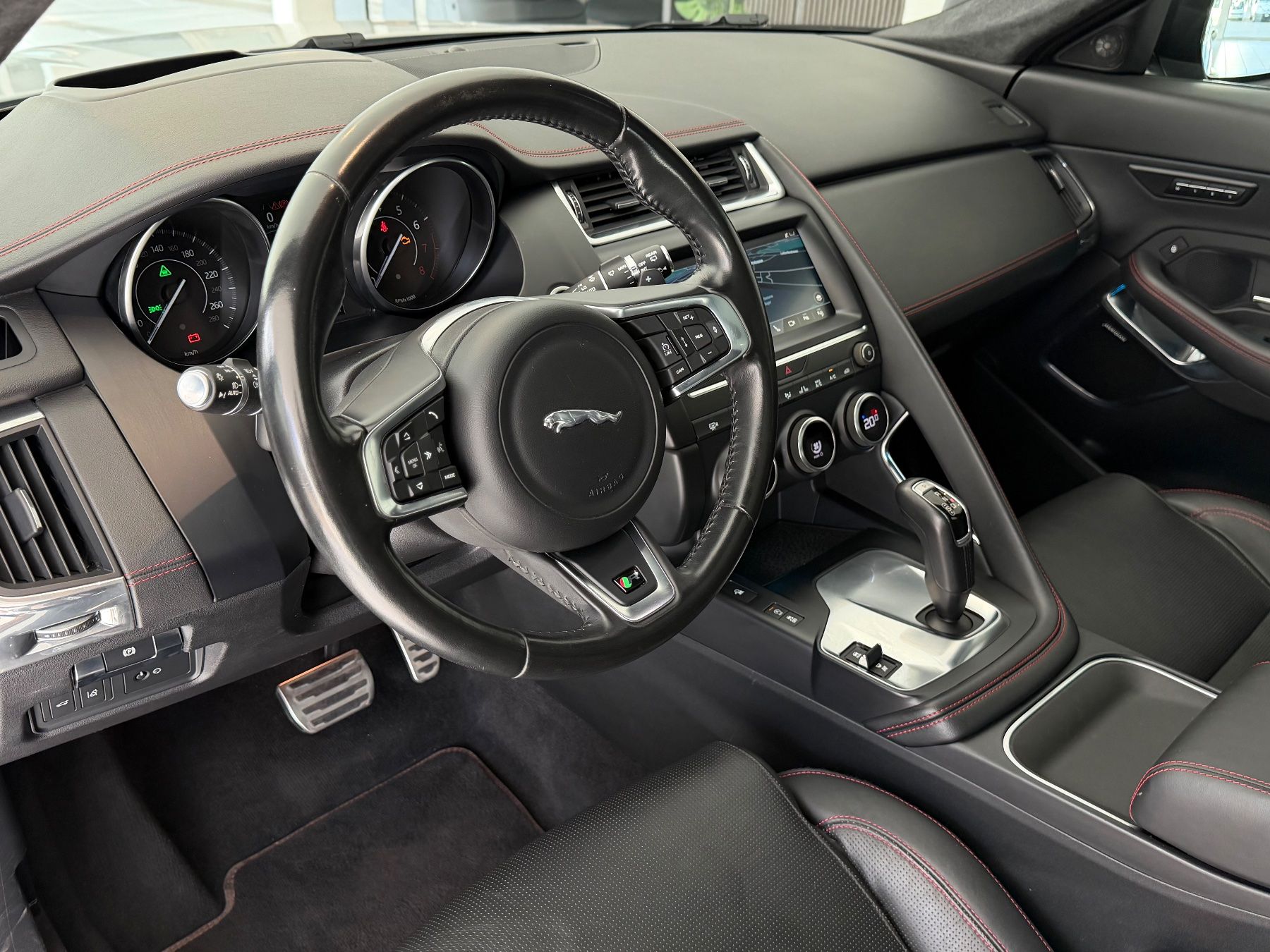 Jaguar Autos: JAGUAR E-Pace 2.0 P250 First Edition R-Dynamic SE AWD – Gebraucht aus Winznau von Autoart-Winznau 5