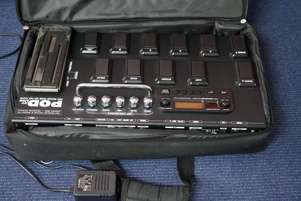 Line 6 POD xt Live Multi-Effect and Amp Modeler mit Bag | Kaufen auf ...