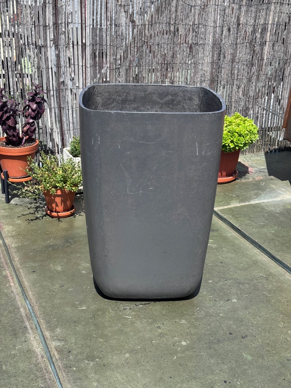 Pots de fleurs: Eternit Swisspearl Samurai Anthrazit – D'occasion à Zürich par mai_2jq5