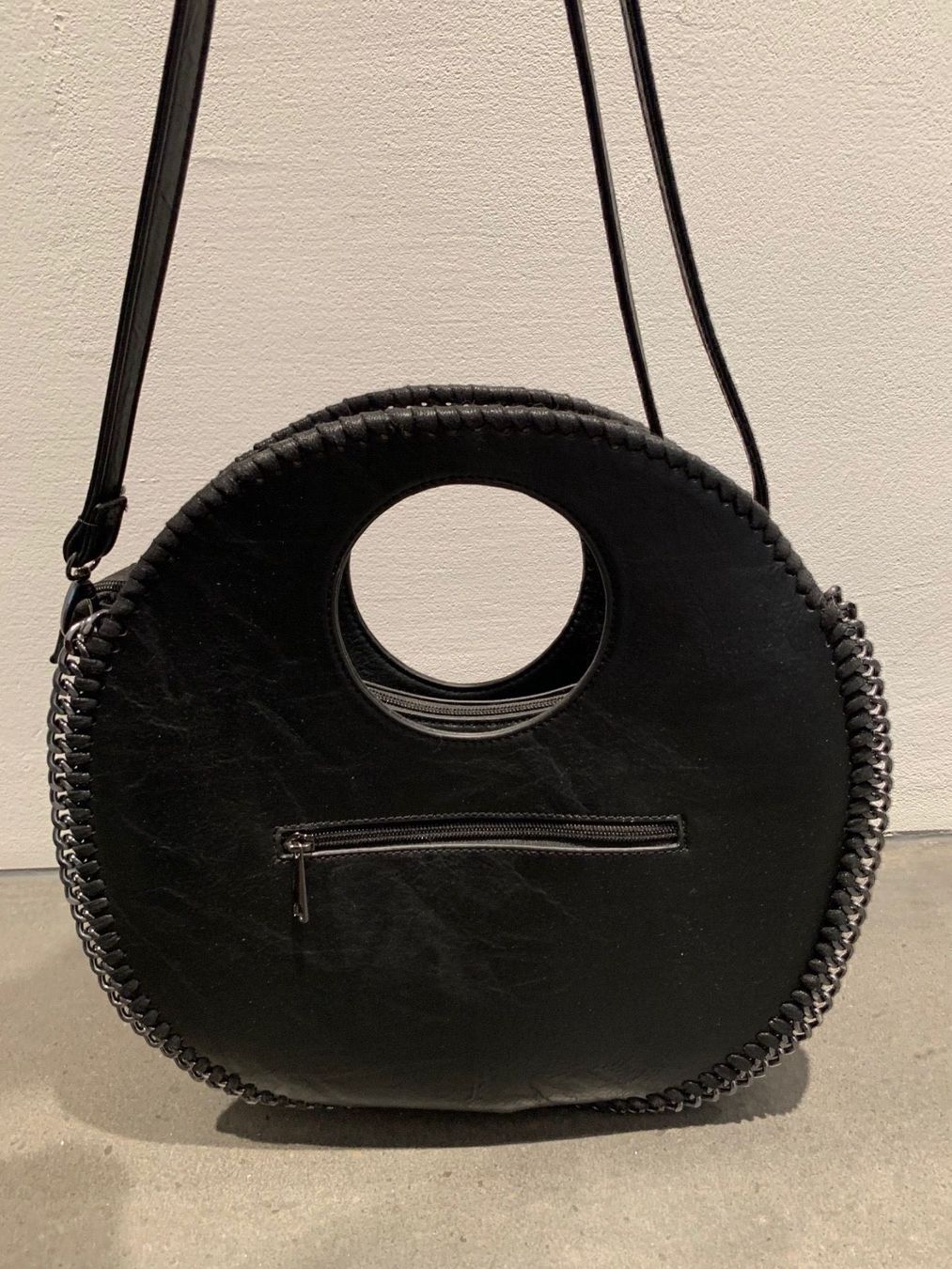 Borse da donna: Handtasche schwarz, rund – Usato da Dietikon venduto da MCage