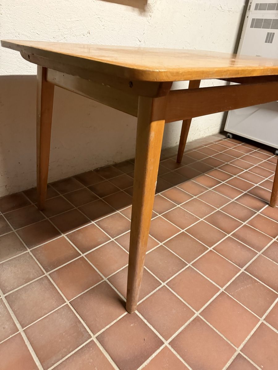 Tavoli: Holztisch – Usato da Horriwil venduto da Carrera68 5