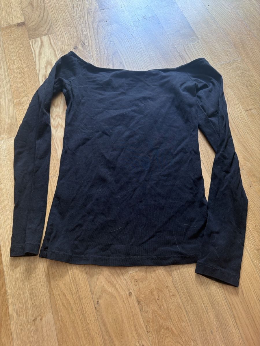 H&M Tops: Pull noir H&M – D'occasion à Le Locle par Mayd_h 1