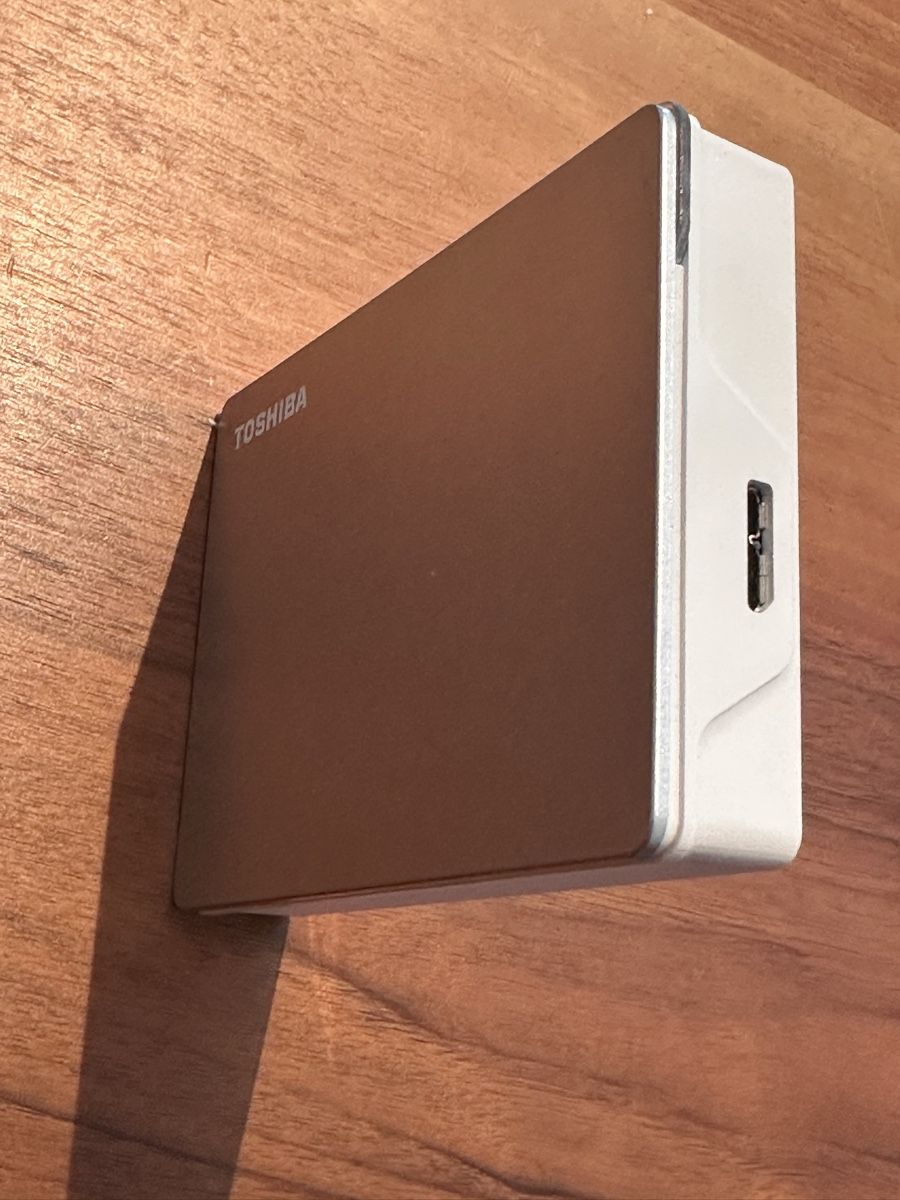 Toshiba Dischi rigidi: Toshiba 4TB Hard Disk – Usato da Rovio venduto da maxmac 1