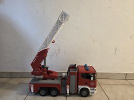 Bruder Scania Super 560R Feuerwehr