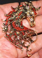 Brosche oder Halskette L-7838 – Pferd 4.5x6.4cm rot – Strass