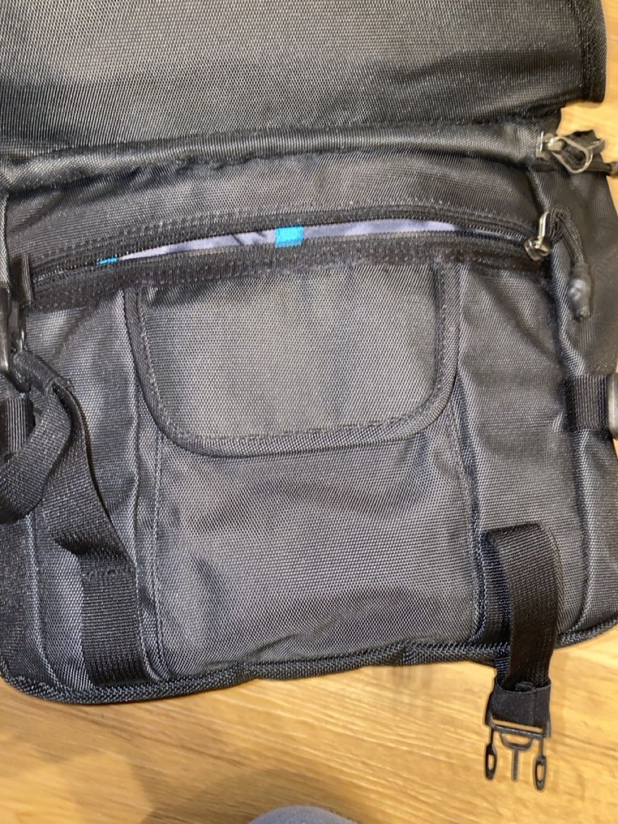 Fotocamera: Thule® Covert DSLR Tasche Kamera NEU – Nuovo (secondo la descrizione) da Kriens venduto da Ileriadiamore 9