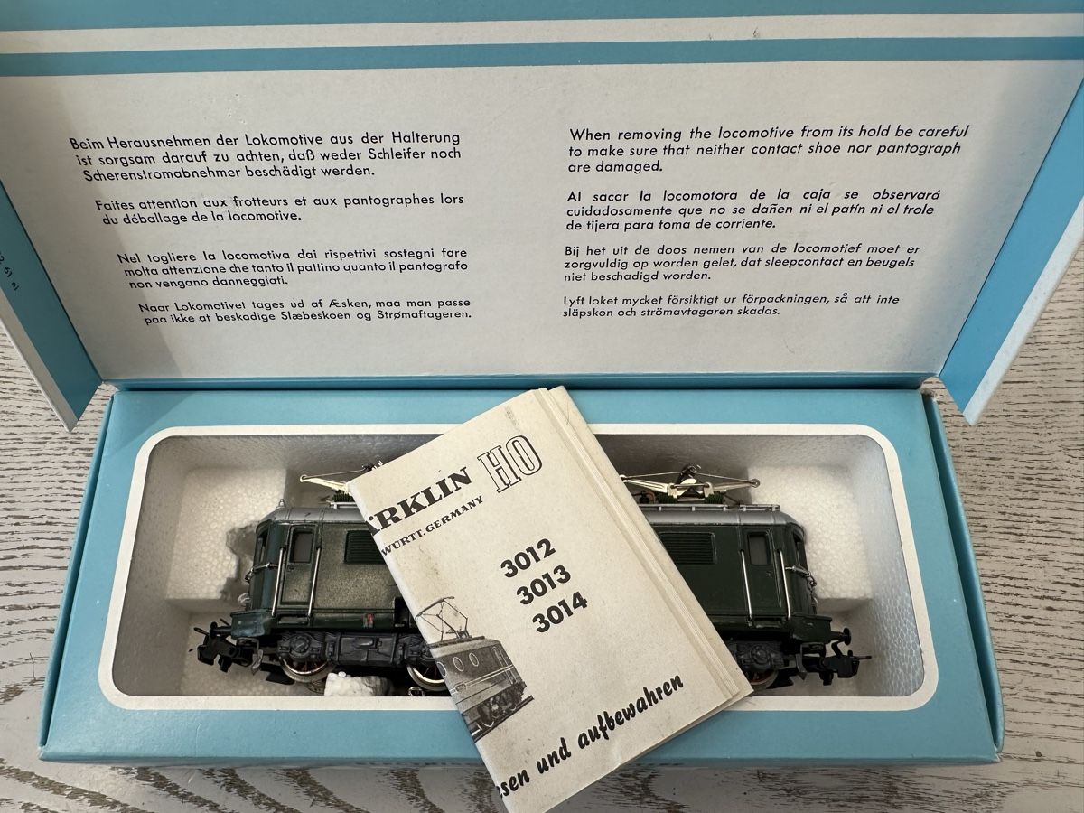 Märklin Modelleisenbahnen: Märklin 3014 SBB Re 4/4 I – Gebraucht aus Lupsingen von New-Haven 6