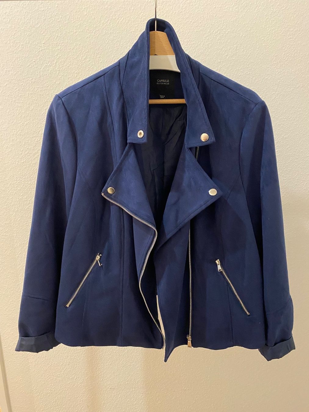 Jacken: Capsule Jacke in Wildleder-Optik blau Gr. 52 – Gebraucht aus Pratteln von a23_j2gs 3