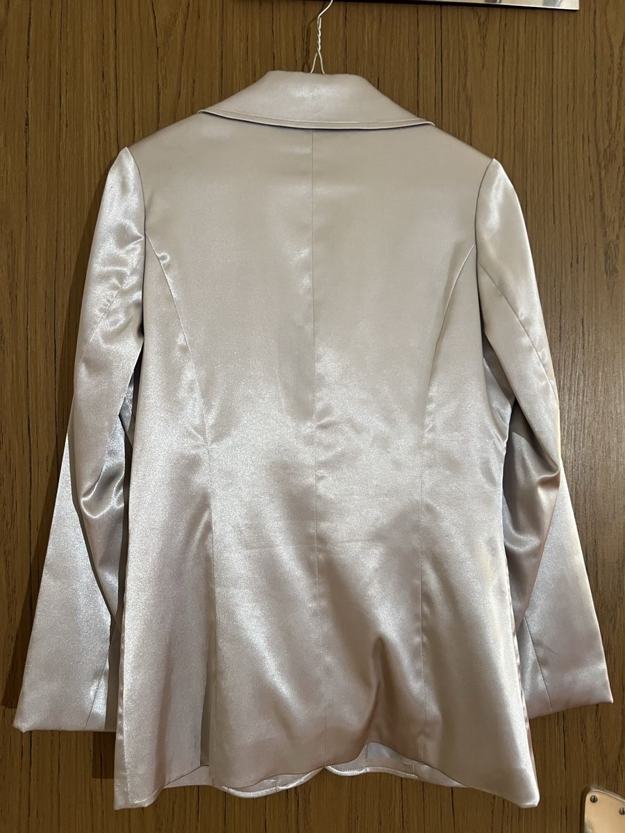 Costumi: Silberner Hosenanzug, Gr. 36, elegant – Nuovo (secondo la descrizione) da Rüschlikon venduto da Picpara 4