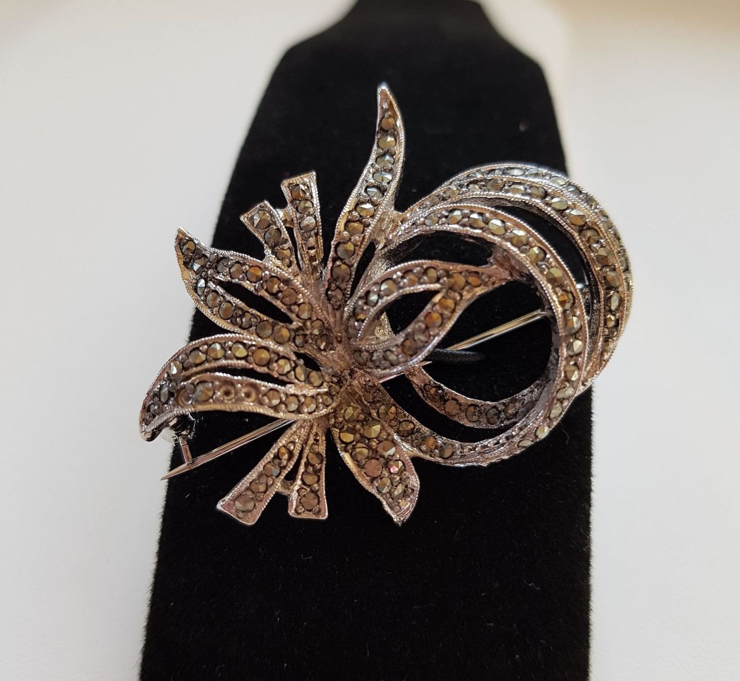 Broches & Aiguilles: Brosche mit Strasssteinen – D'occasion à Wald ZH par Silena02 2