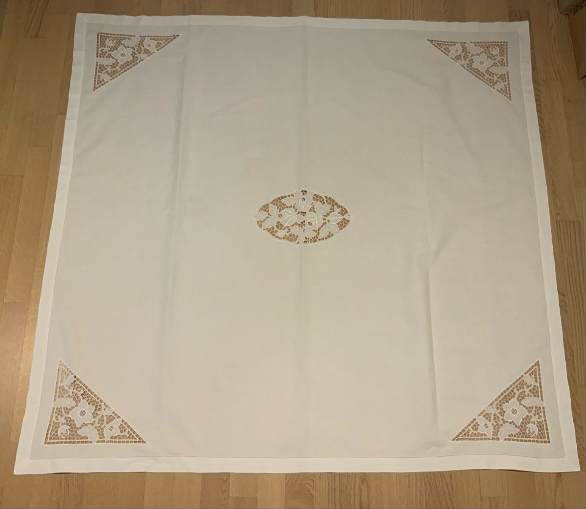 Sonstige Tischwäsche: Vintage white tablecloth  138x143 cm – Neu (gemäss Beschreibung) aus Lufingen von lotzstef