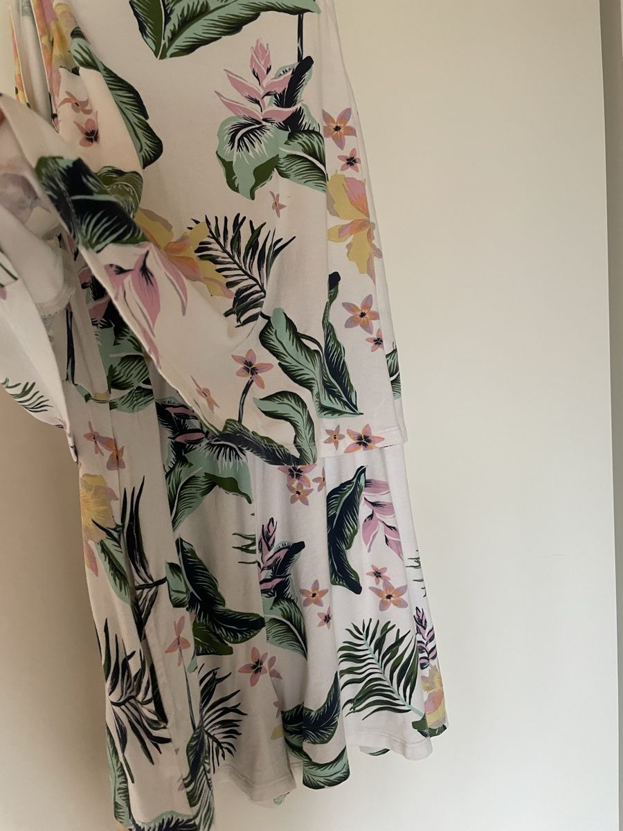 Roxy Tute: Roxy Jumpsuit kurz weiss mit Blumenmuster – Usato da Schwanden Sigrisw venduto da jan_iine 2
