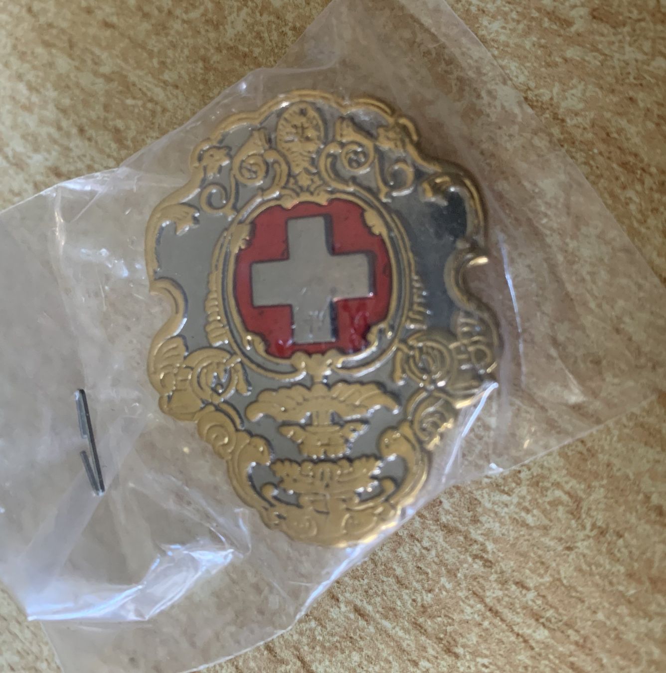 Broschen & Nadeln: Pin "Brosche" mit Schweizerkreuz – Neu und originalverpackt aus Flums von finn1975