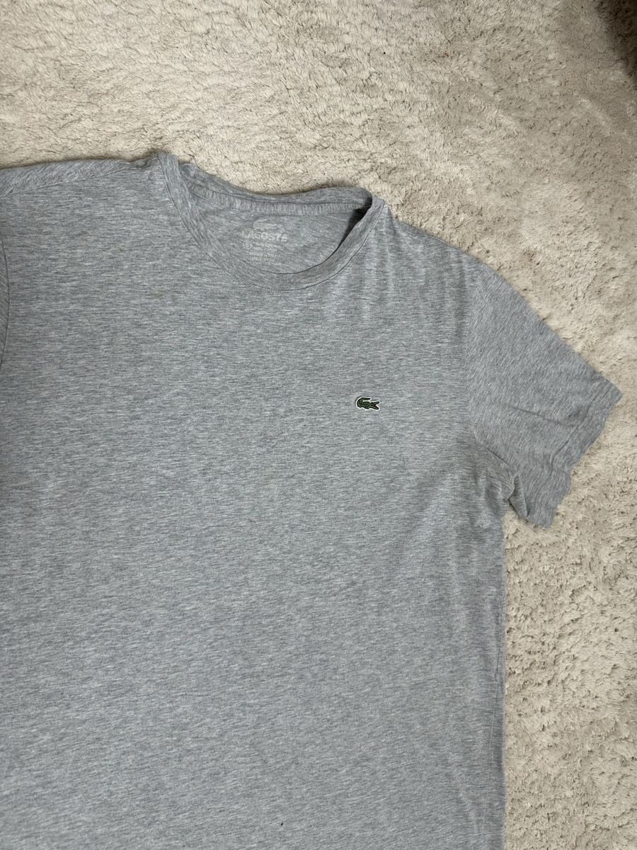 Lacoste T-shirt: T-shirt Lacoste gris - Taille S – Usato da Neuchâtel venduto da aliceguins 1