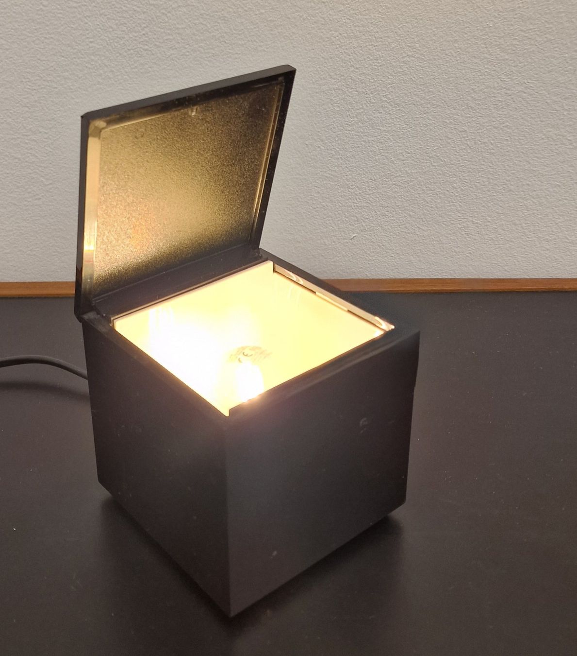 Cini & Nils Lampade: Design, Tischlampe, Cini & Nils, Cuboluce, 90er – Usato da St. Gallen venduto da chambredirecte 5