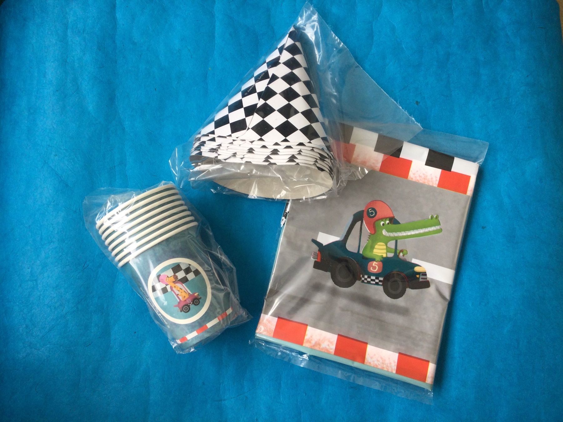 Tutte le decorazioni: Janod Happy Birthday Set. Racing. Neu – Nuovo e nell'imballaggio originale da S. Pietro venduto da pic_mc9g 5