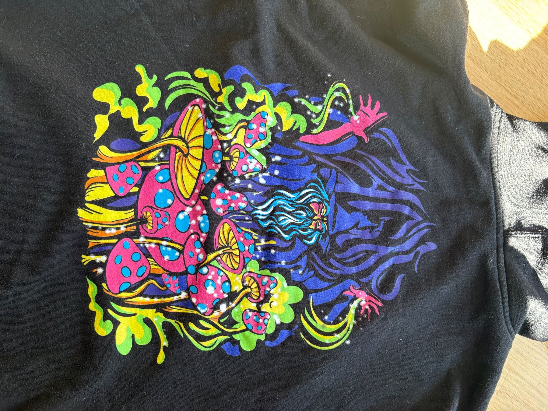 Maglioni & Felpe: Schwarzer Hoodie mit Backprint – Usato da Zürich venduto da spiamlolneec 2