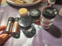2 pigmenti Mac,1 pigmento Inglot,3 glitter Nyx und noch 3