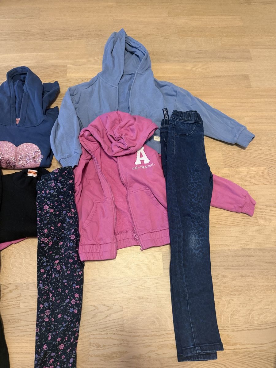 Lotti & Set di vestiti: Kleiderpaket Mädchen Gr.128-134 – Usato da Büren SO venduto da Kunsthaus-Gallery 2
