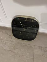 Wanduhr Quartz gold schwarz mit Hygrometer Thermometer