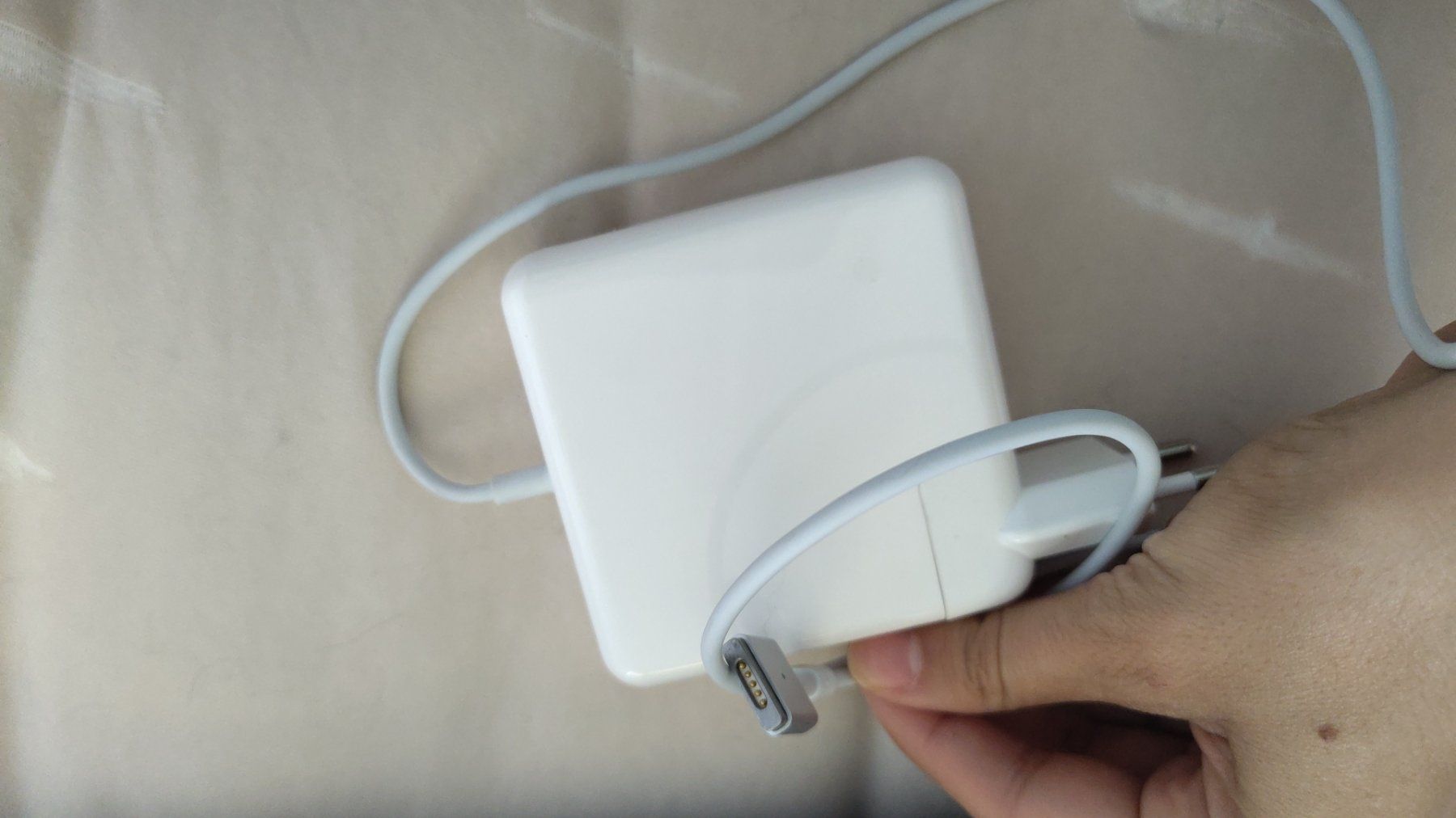Apple Caricabatterie: Adaptateur Secteur 85W 2 MacBook NEUF – Nuovo (secondo la descrizione) da Lausanne venduto da vir_x6kg 1