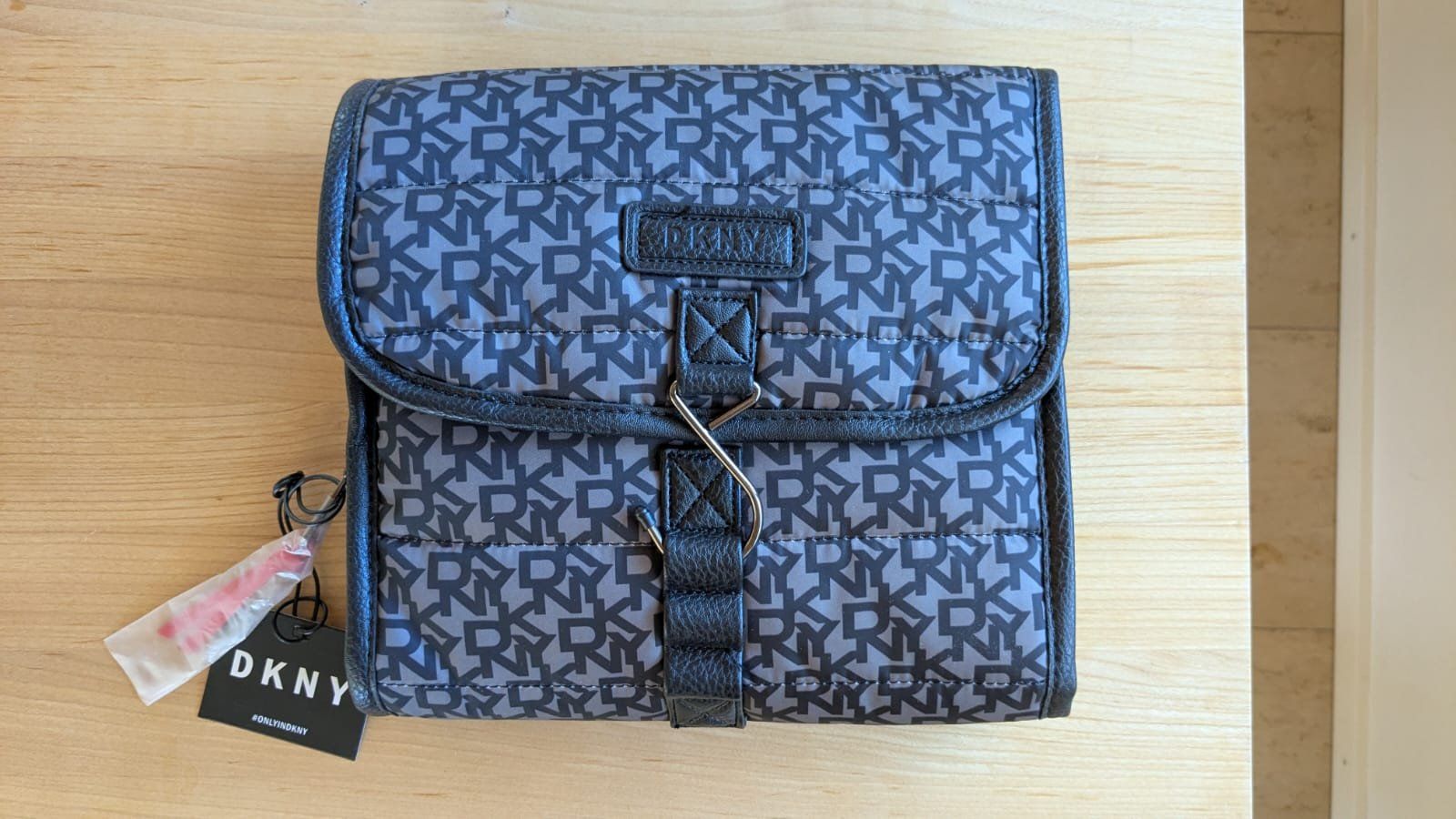 DKNY Kosmetikkoffer: NEUES Necessaire / Kulturbeutel DKNY – Neu und originalverpackt aus Naters von liz_r7cw