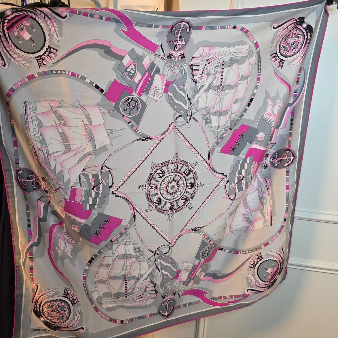 Foulards, Tücher & Schals: Daniela Rosetti Seidentuch 100% Seide Milano – Gebraucht aus Wald ZH von CapLux 1
