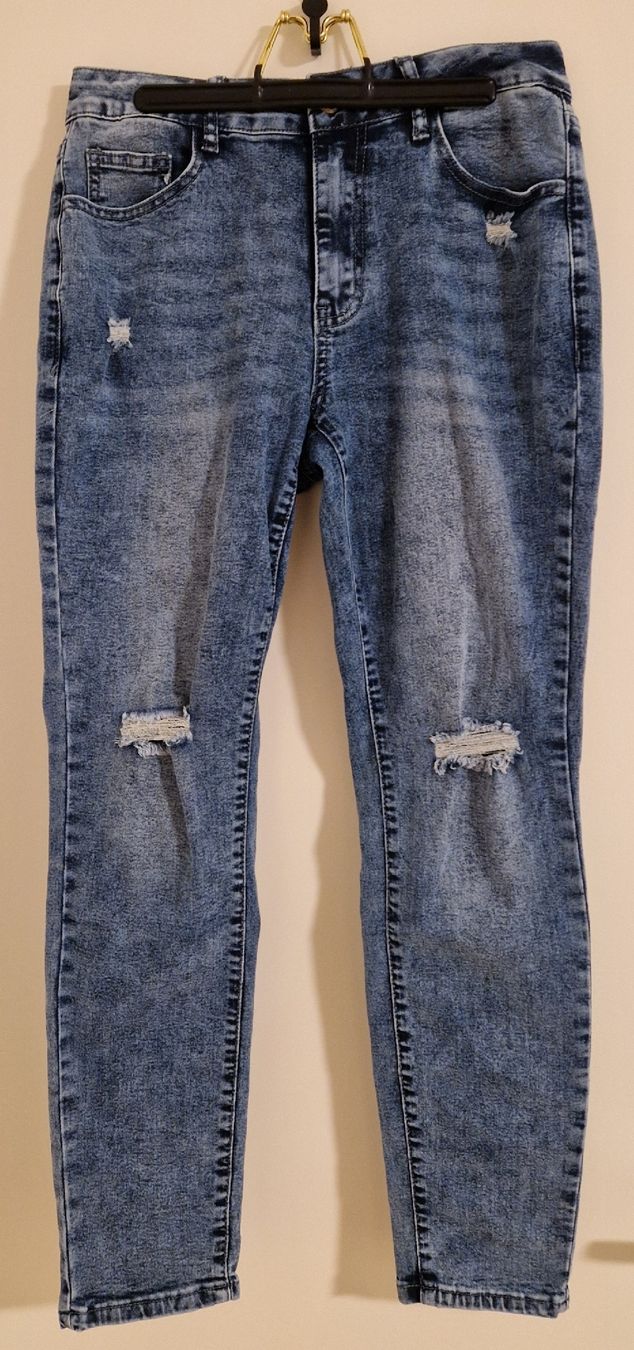 Jeans: 45) hellblaue Skinny-Jeans, Grösse M – Nuovo (secondo la descrizione) da Menziken venduto da chs_xd76