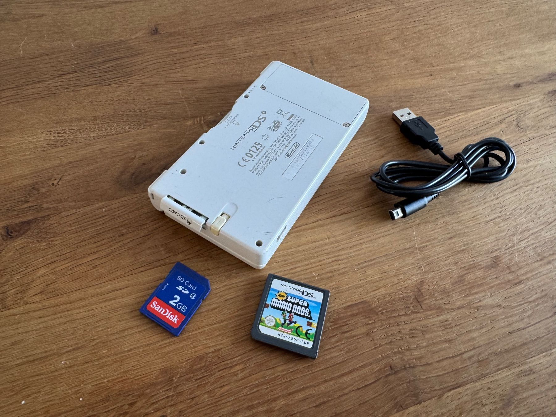 Nintendo Console: Nintendo DSi in weiss mit 1 Spiel – Usato da Frauenfeld venduto da lind11 7