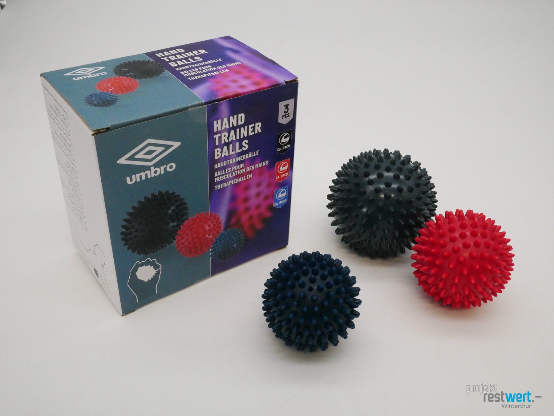 Dispositivi per massaggi: UMBRO Massage/Handtrainerball- Set grau, rot, blau – Usato da Winterthur venduto da Restwert_Winterthur