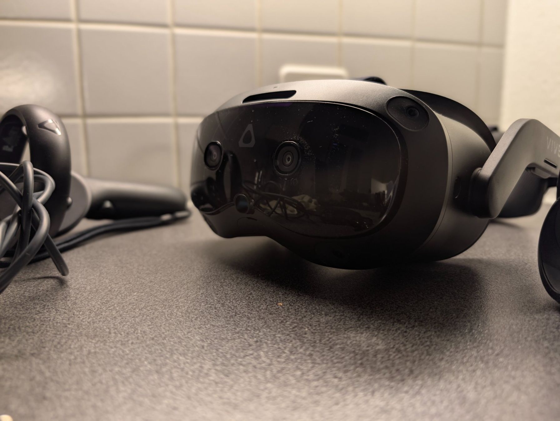 HTC Casque VR: HTC Casque VR VIVE Focus Vision Consumer Edition – D'occasion à Sierre par ste_8phc 2