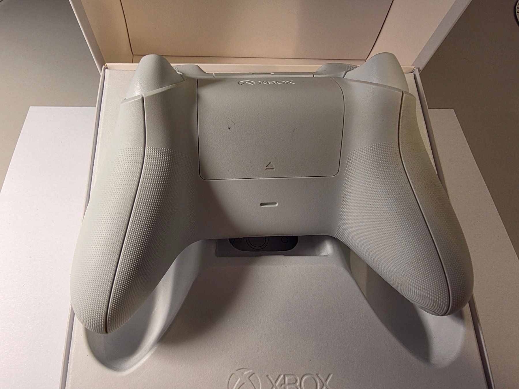 Microsoft Controller: XBOX Wireless Controller Robot White – Nuovo (secondo la descrizione) da Mörigen venduto da Gadgeteer 3