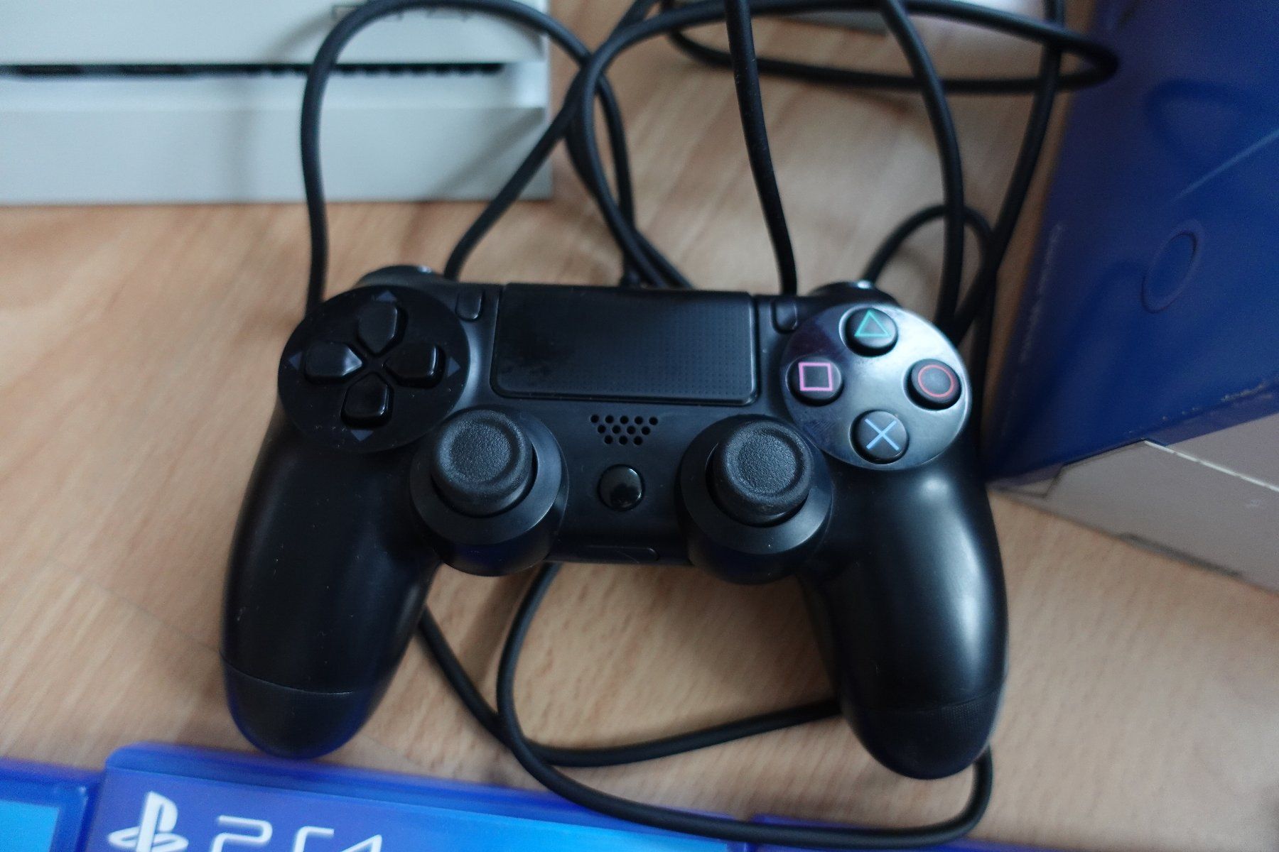Sony Console: PS4 White Game Konsole inkl. Spiele, Controller, Kamera – Usato da Ettiswil venduto da maimaiswiss 4