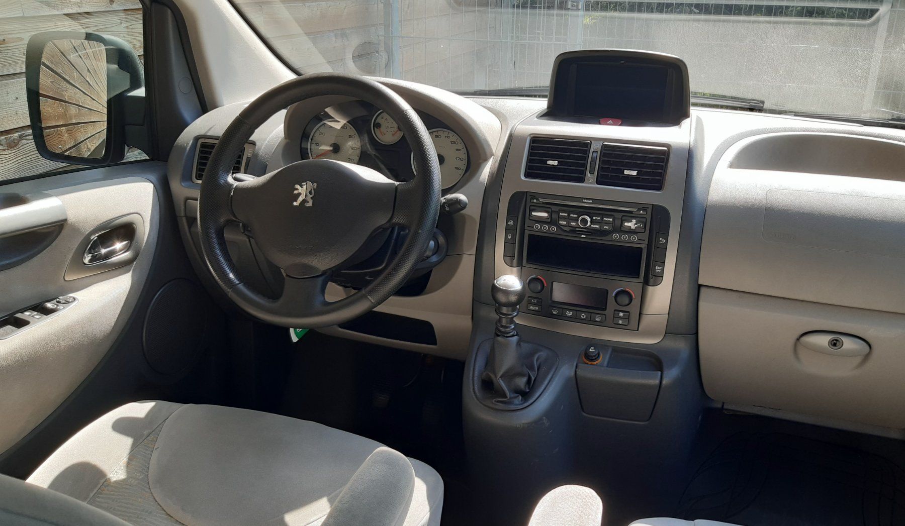 Peugeot Veicoli da campeggio: Peugeot Expert Campervan – Usato da Altdorf UR venduto da kur_hr9s 1