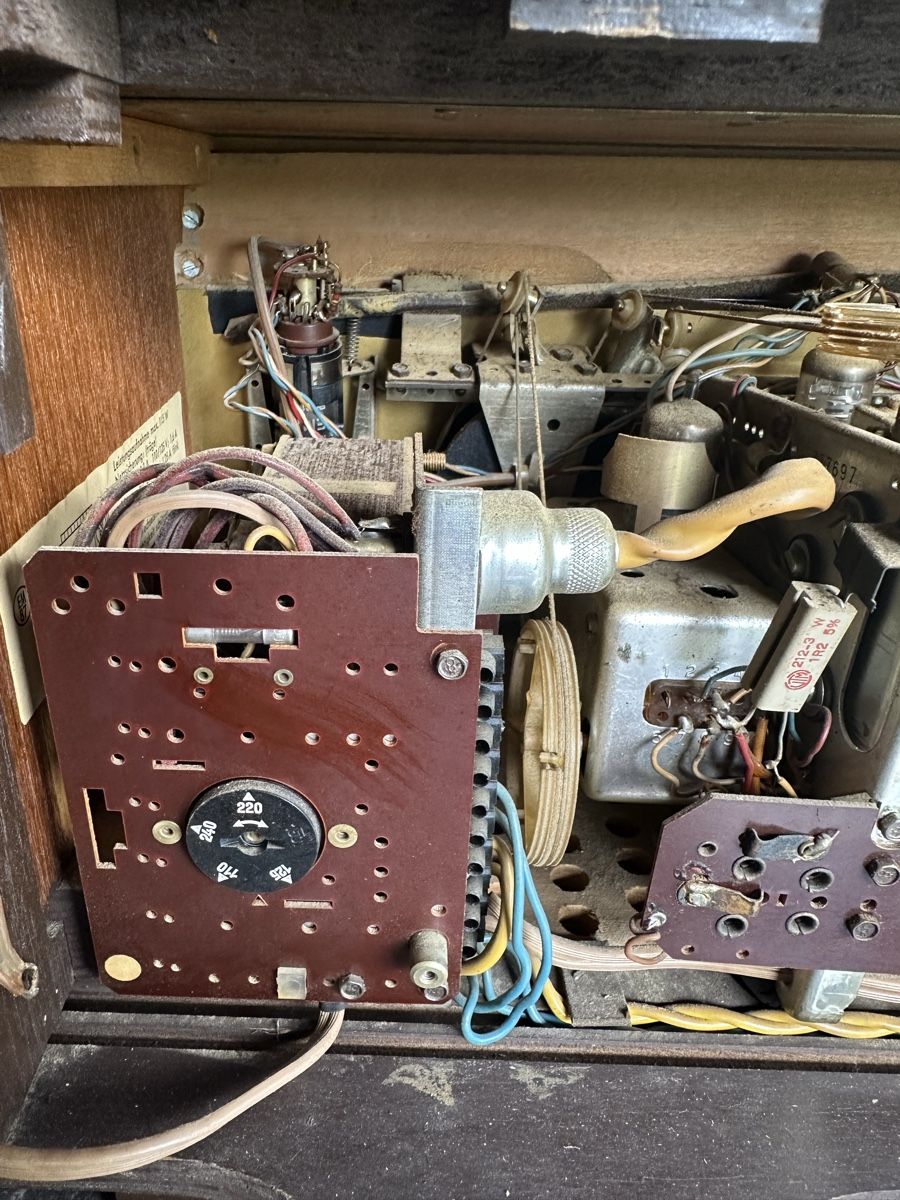 Telefunken Radio: Telefunken Opus Studio 2650 MX Stereo Röhrenradio – Difettoso da Effretikon venduto da MilosS 6