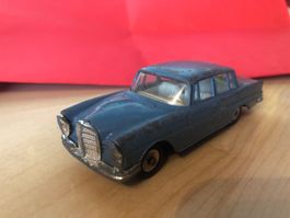 Dinky Toys Mercedes Benz / 186 / hellblau