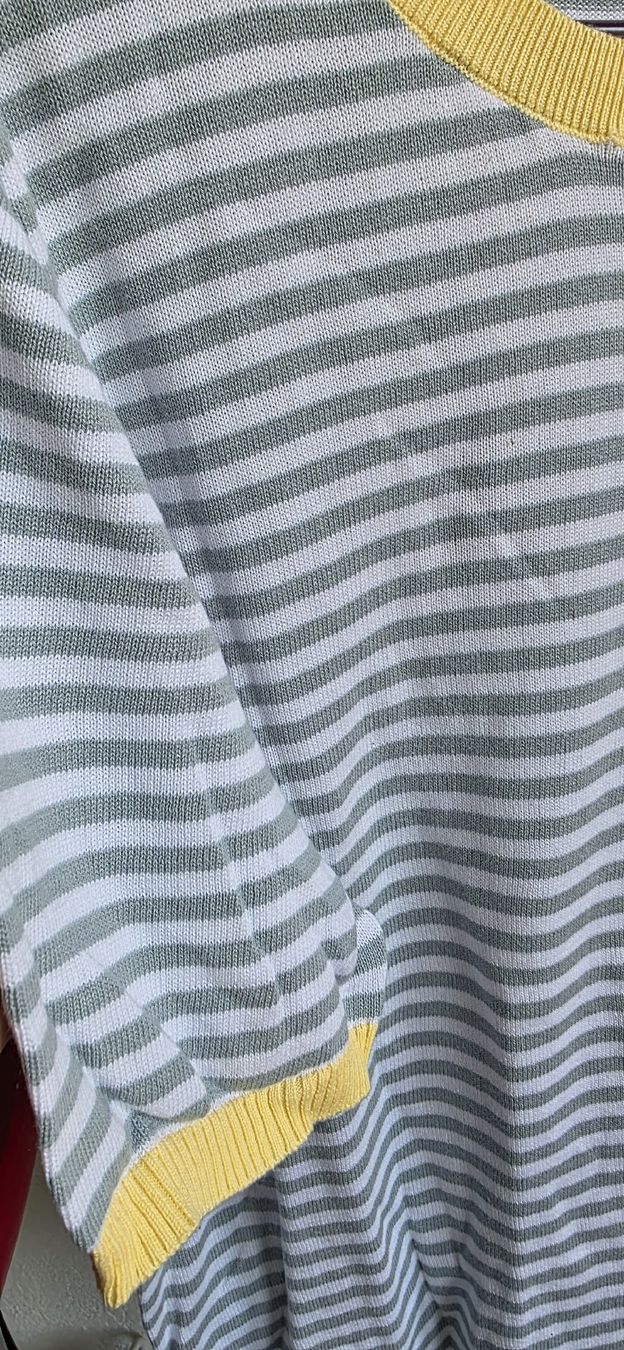Pullover & Sweatshirts: Pull /Tshirt Manches courtes rayé Taille XL – Gebraucht aus Yverdon-les-Bains von van_dq65 1