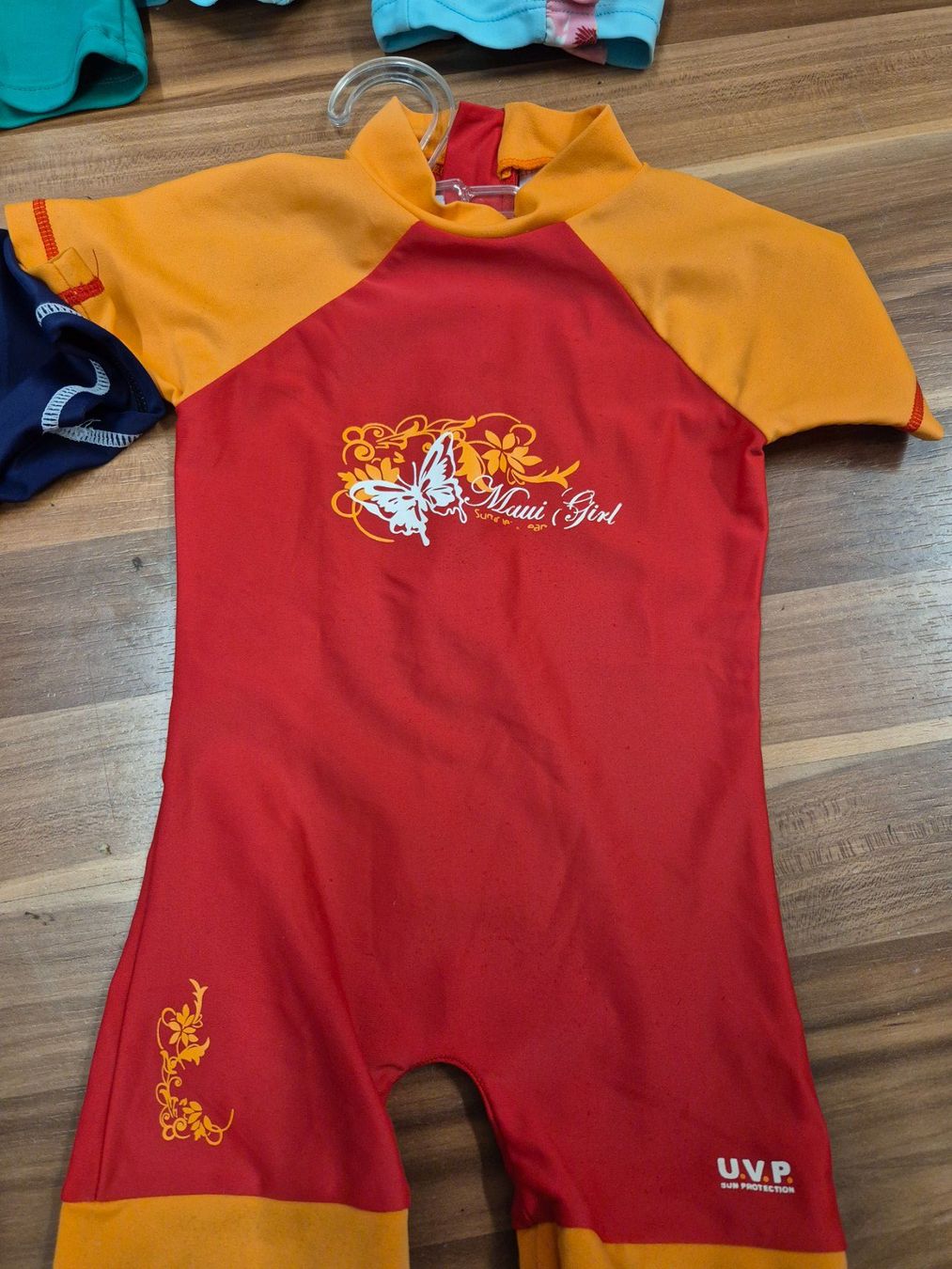 Costumi da bagno: 2 Badeanzüge UV-Schutz Gr. 86/92  B – Usato da Schwarzenburg venduto da Flamingo07