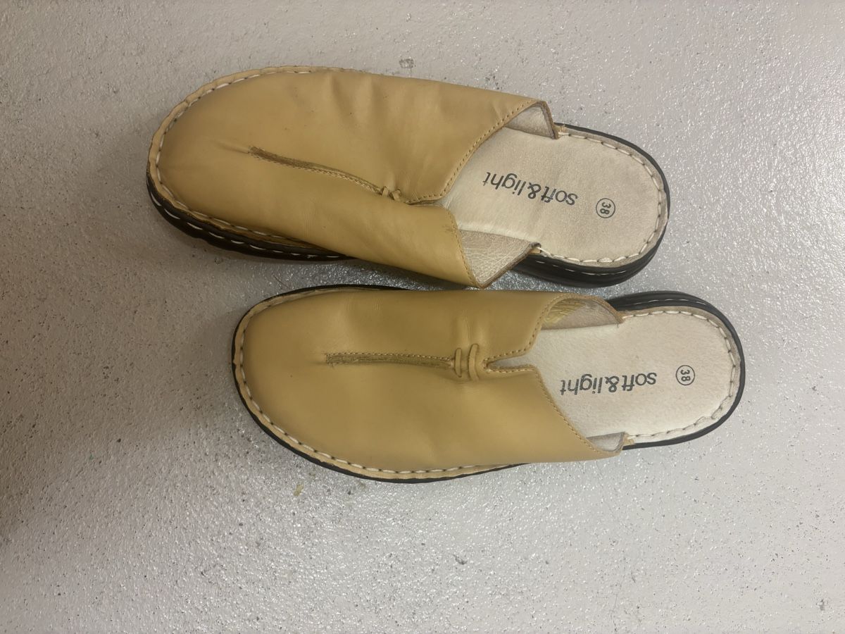 Scarpe da uomo: Pantoletten gr.38 Leder Soft &Light – Usato da Zug venduto da Biki72 1