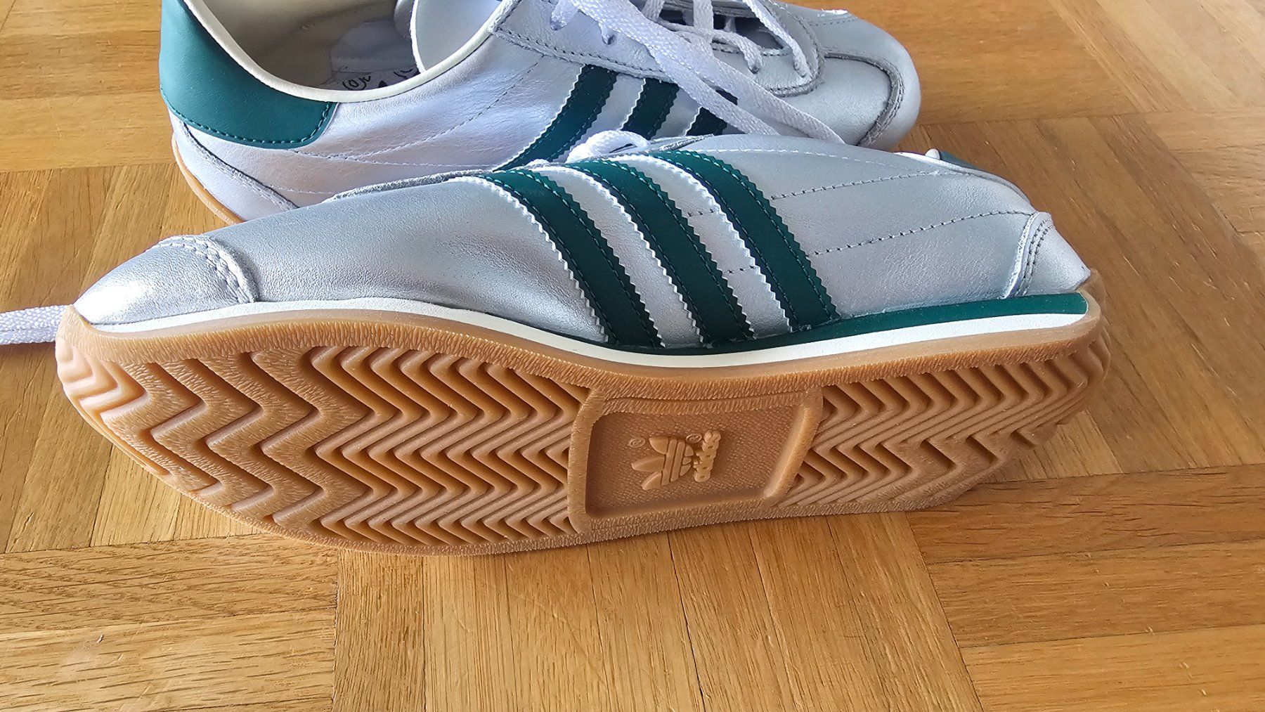 Adidas Scarpe da uomo: Adidas Turnschuhe silber-grün, 38.5 – Nuovo (secondo la descrizione) da Klingnau venduto da anduril_25 2