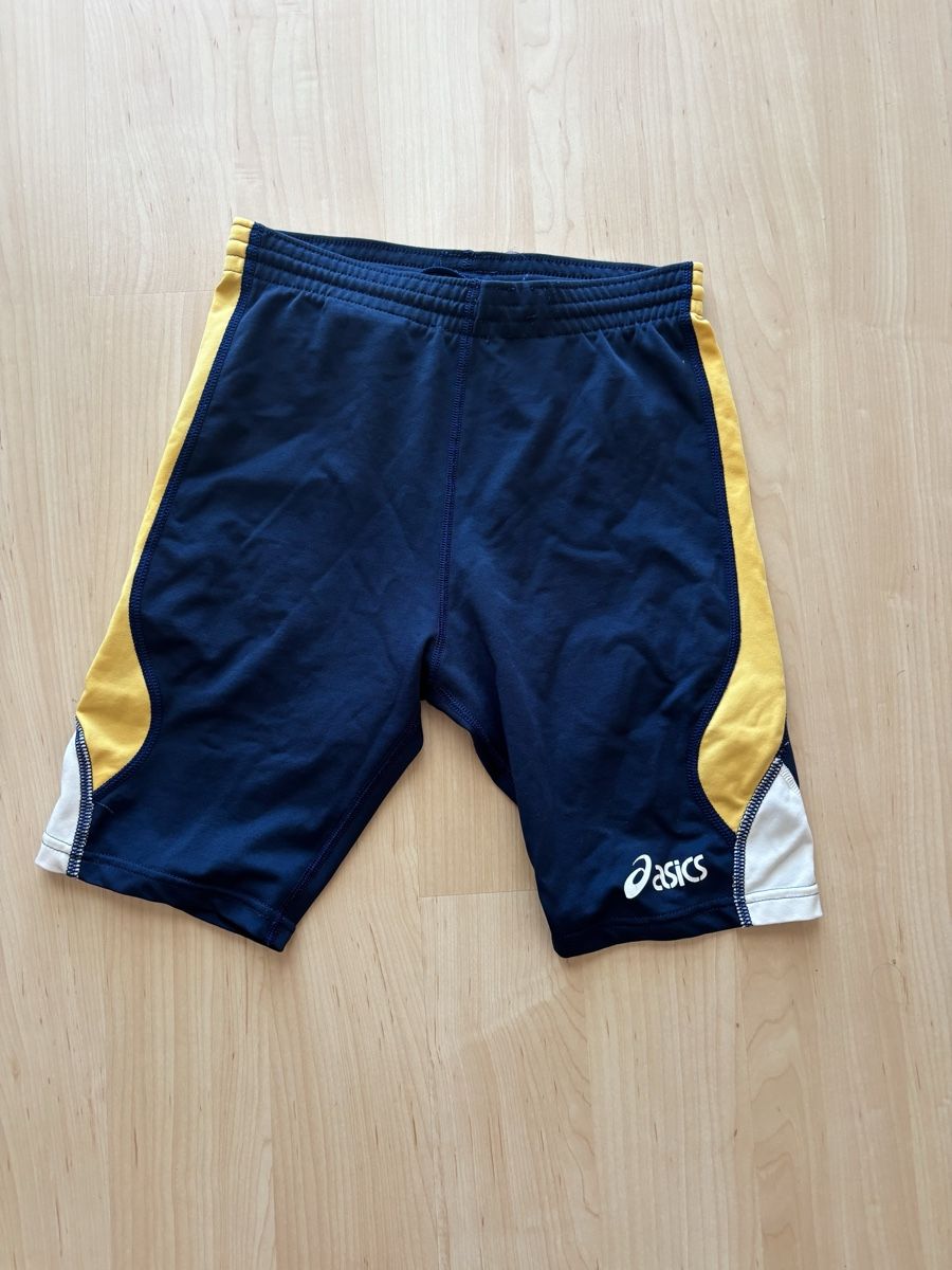 Asics Pantaloni: Short Asics S – Usato da Denens venduto da RomainSecondeMain