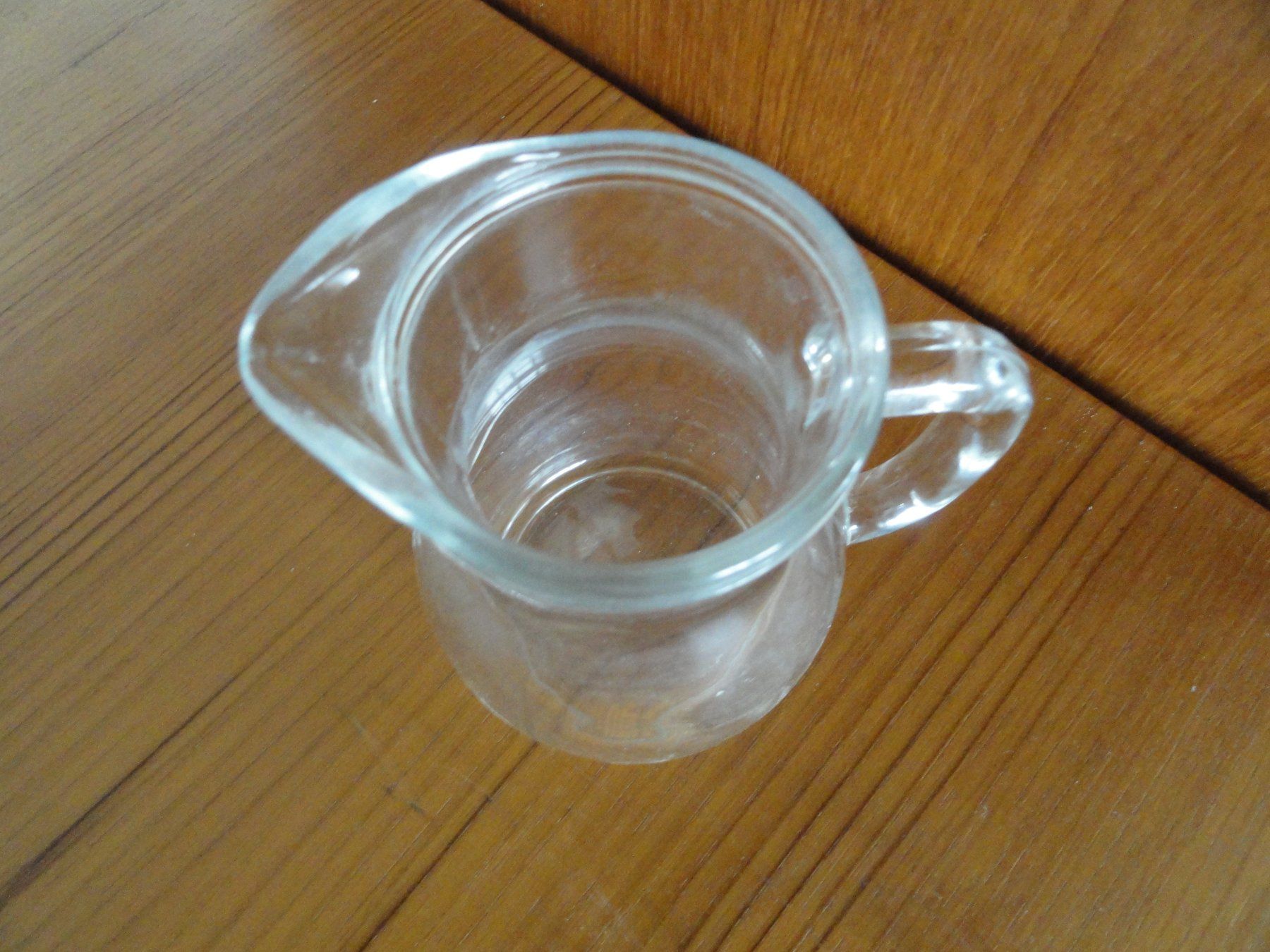 Karaffen: Weinkrug aus Glas, geeicht 0,25 L – Gebraucht aus Ins von Baj 2
