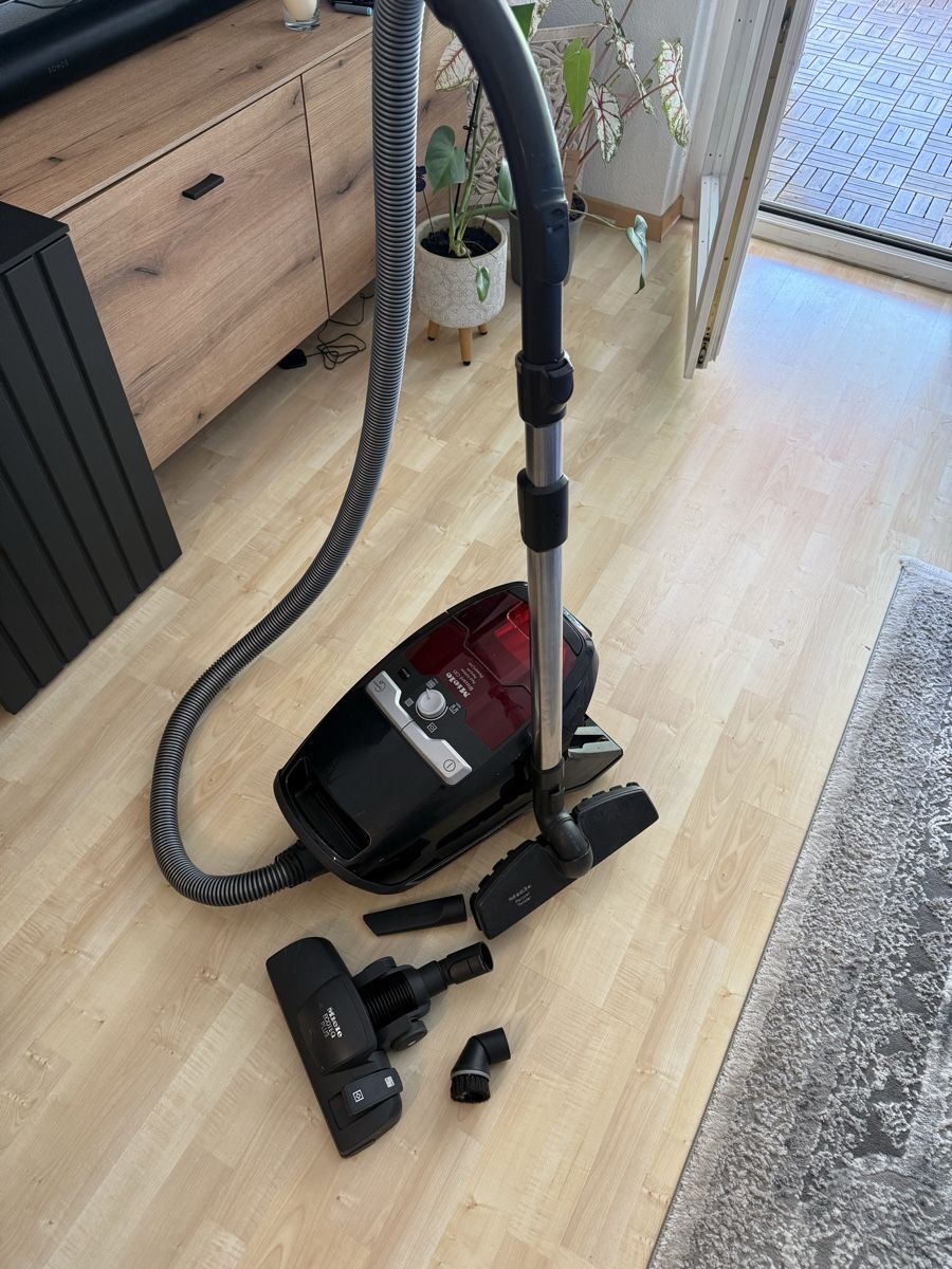Miele Aspirapolveri & Accessori: Miele Blizzard CX1 Red Edition Staubsauger – Usato da Nohl venduto da ron_8pml