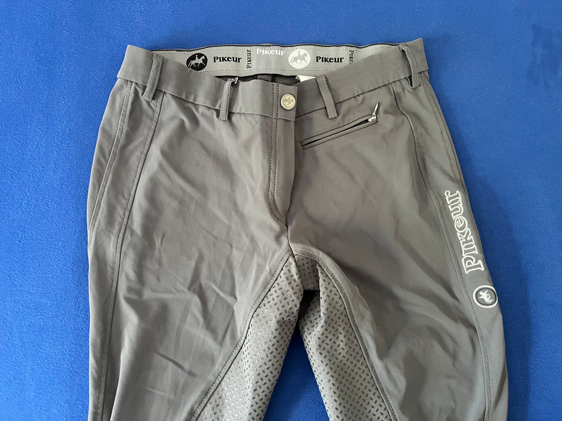 Pikeur Pantaloni: Reithose Pikeur grau – Nuovo (secondo la descrizione) da Wolfhausen venduto da zottel4 2