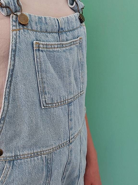 Pantaloni: Kurze Latzhose – Usato da Rapperswil BE venduto da AndreaReist 3